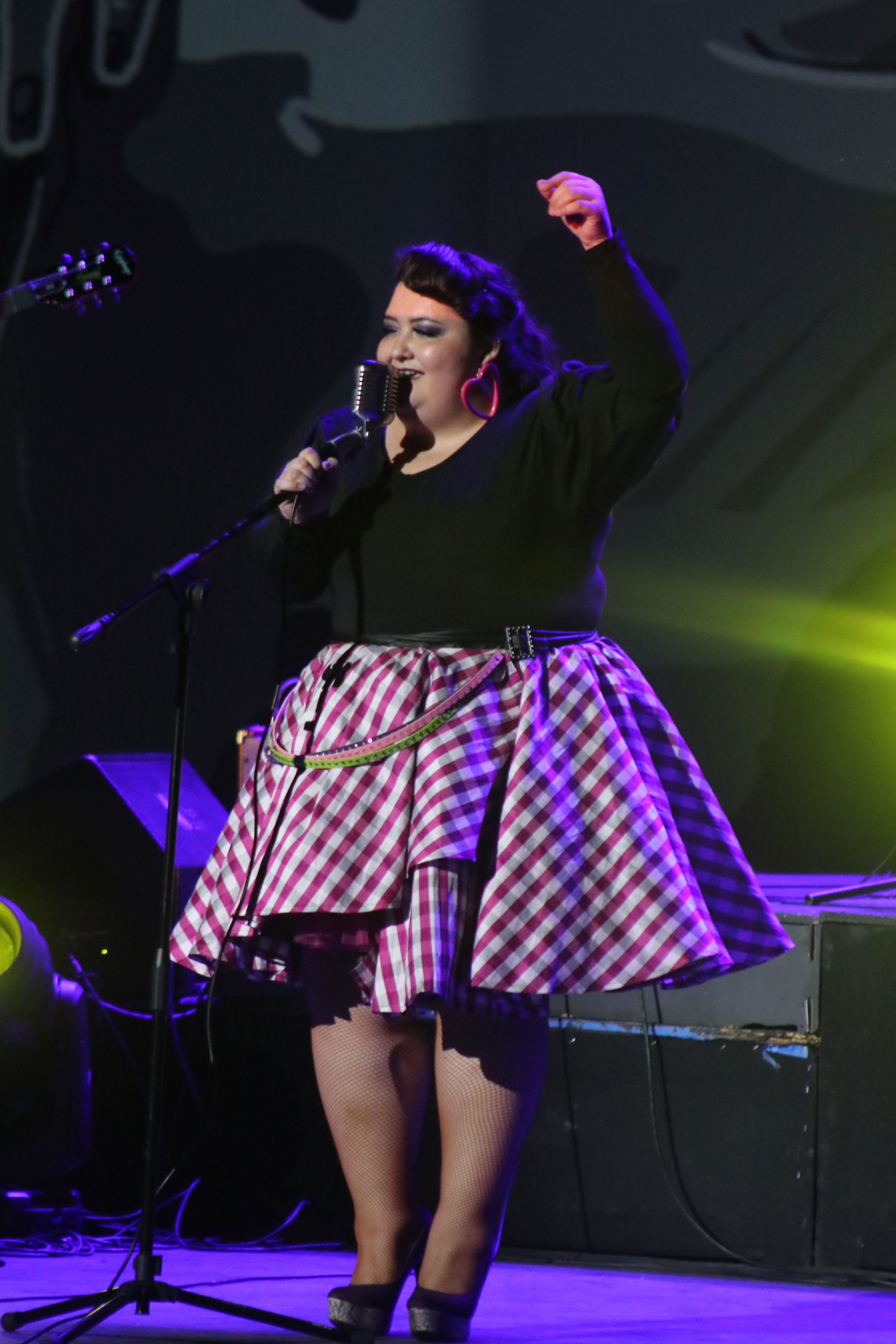 Alejandra Ley cantando en vivo en Verbena Sorora